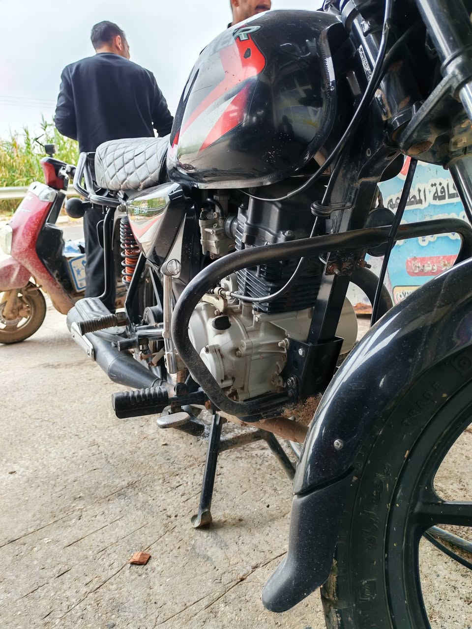 السلام عليكم دراجه بوكسر للبيع موديل 2021 بشهر 12 يعني 2022 شكل 2022 الدراجه خير من الله  ما بيهه اي نقص نضافه مثل بل صور، ،، اوراق اصولي شرط الترقيم   مكان ديالى بعقوبه السعر 1400 وبيهه مجال قليل حك الجيه، ،،، الرقم    ***********
