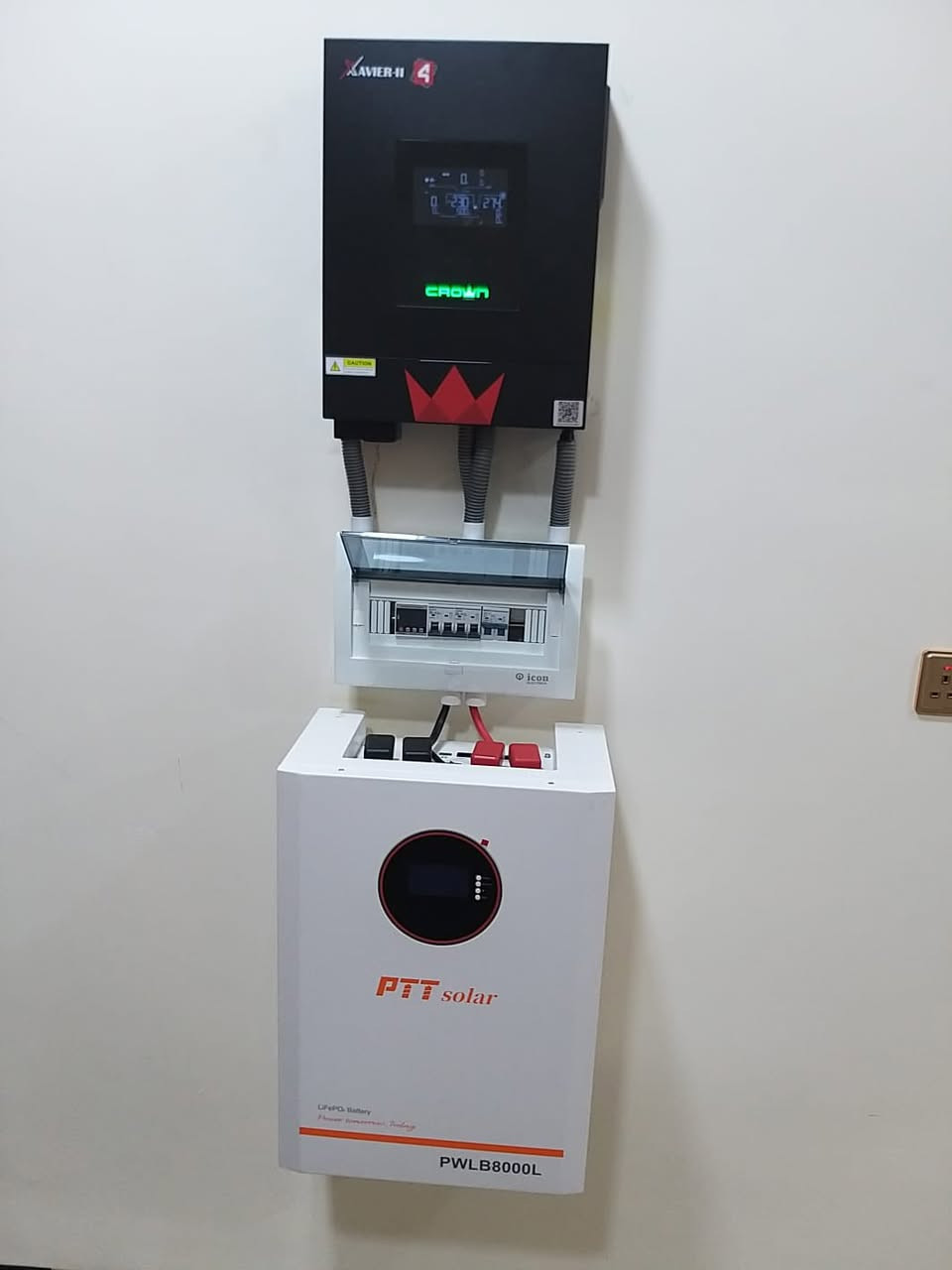 تم بحمدالله نصب منظومة شمسية في محافظة الأنبار منطقة المحامده 
 10 امبير نهارا 6 ليلا زمن تشغيل ليلي 4 ساعات 
انفيرتير من شركة كراون ضمان 3 سنوات 
بطارية ليثيوم فوسفات الحديد 7 كيلو واط ضمان 5 سنوات 
لوح جينكو عدد 6 بقدره 610 واط 
بورد حماية متكامل مع بارد منفصل
للاستفسار ***********
