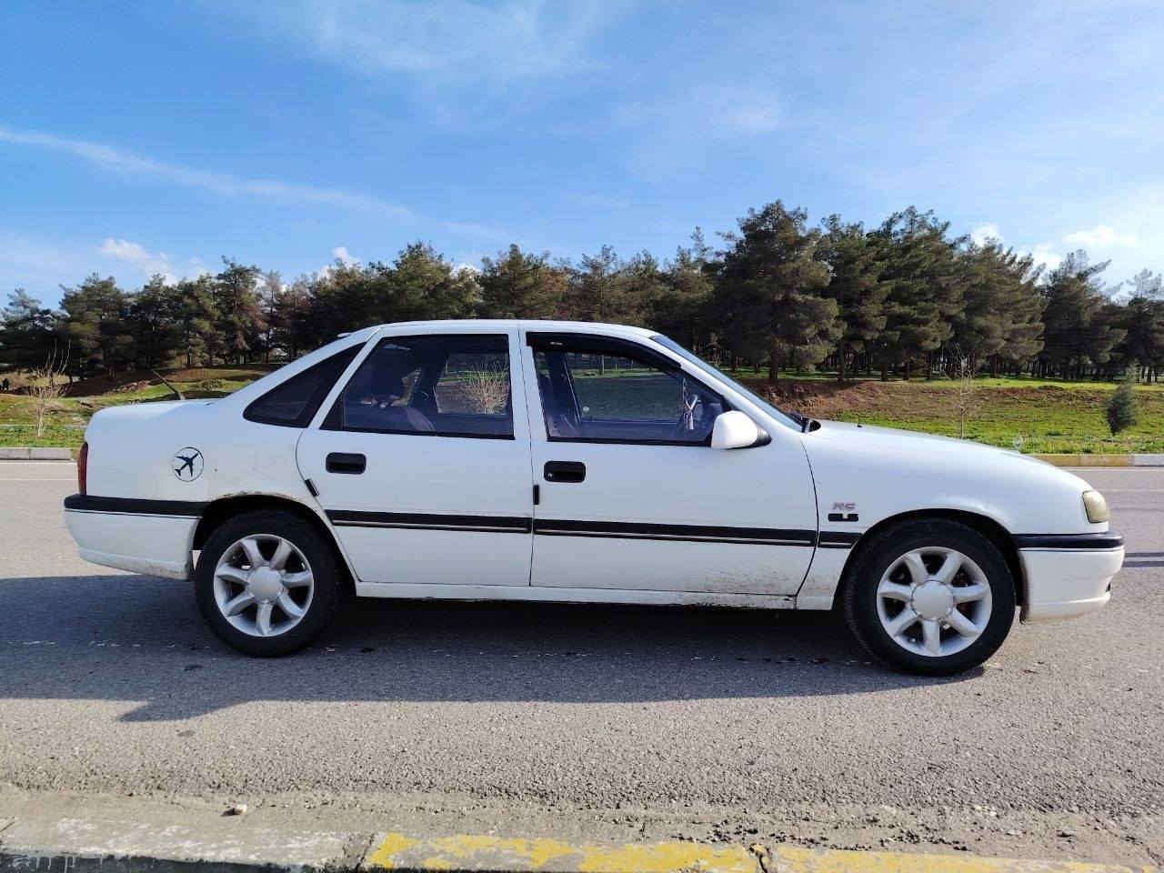 ئۆپڵ ڤیکترا مەکینە 18 مۆدێل 1991
کامل کراوە بە 1993 نمونە لەجوانی 
(بۆیاخی نییە) دەعم و لێدراوی نییە غایسی نییە
گێڕ و مەکینە بەشەرتی فیتەر چوار تایەی لۆکی لەژێرە 
سەیارەکە علوجە ماڵی مەدەنی بەشەرت 
سعری 28 مەجال 
شوێن قەڵادزێ


**إذا كنت صاحب هذا الإعلان وتريد حذفه لأي سبب، رجاءا أرسل رسالة إلى الدعم الفني**