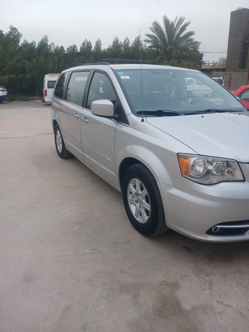 السلام عليكم دوج كرفان ٢٠١١ سياره فول واحد على واحد سياره كلين بدون صبغ وبدون حادث شاشات  تبريد ٣ امامي خلفي شغال قطع محرك ٣٦٠٠ بيبان كهربائي جام كهربائي جنطه كهربائي صدر امامي خلفي جديد بااسمي تحويل ثاني يوم جاهزه من كلشي اي نقص مابيها مكان السياره بغداد السعر ١٥٠ وبيها مجال بسيط حك الجيه ***********
