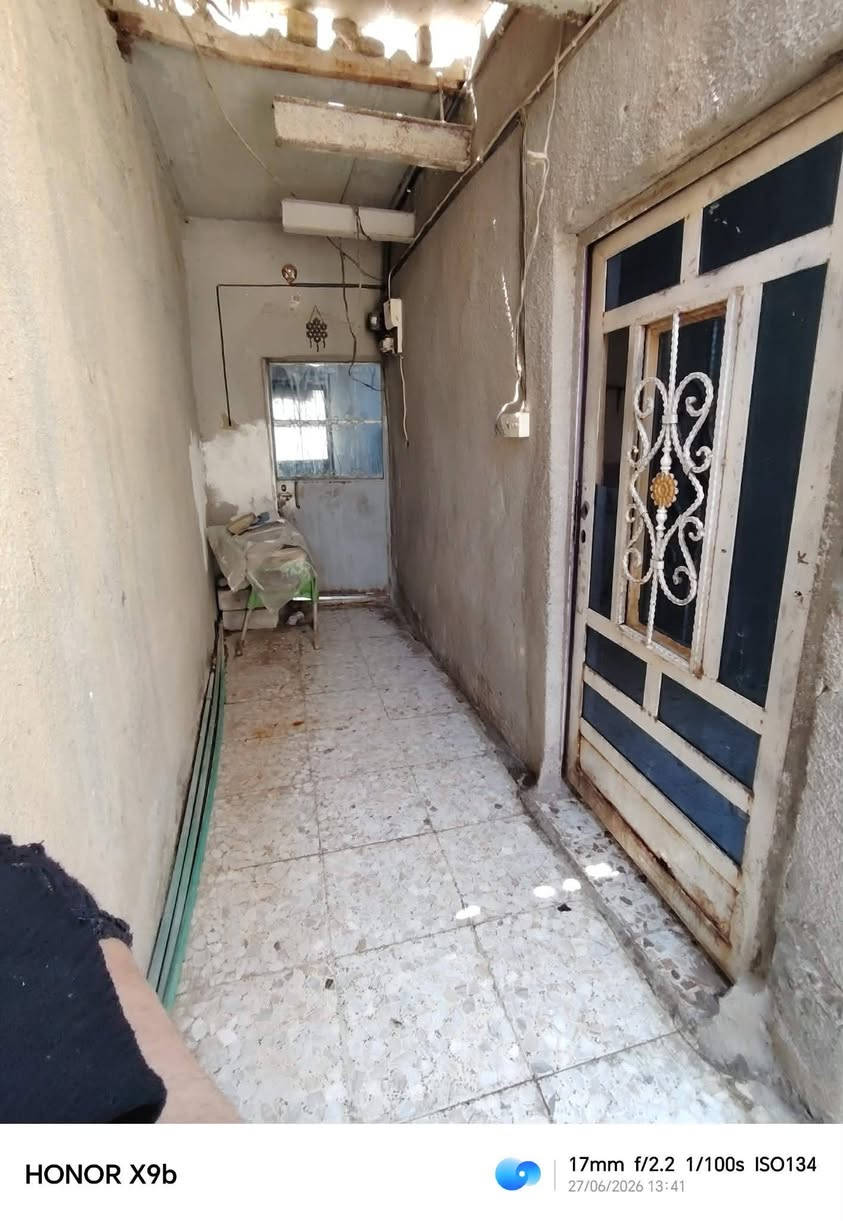 مشتمل بناء قديم يعني على كد الحال على شارع 80جهة النجف قرب مدرسة الرحمن سعر الإيجار 125 ,,, ***********
