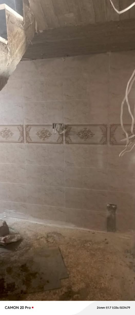 السلام عليكم
كادر سيرميك 

جدار و راضي 

شغل هندسي 

تحب خاص او عل رقم 

***********
