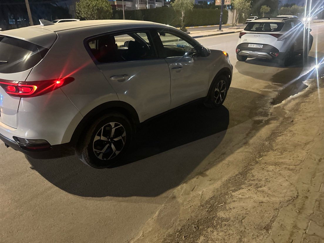 سبورتج موديل 2021 وارد 
كير ومحرك وتبريد شغال 
حادث موضح 3 قطع صبغ 
مكينه 2400 
فوريل 
شاشه اصليه 
ماشيه60 الف 
 ***********
السعر 160$
