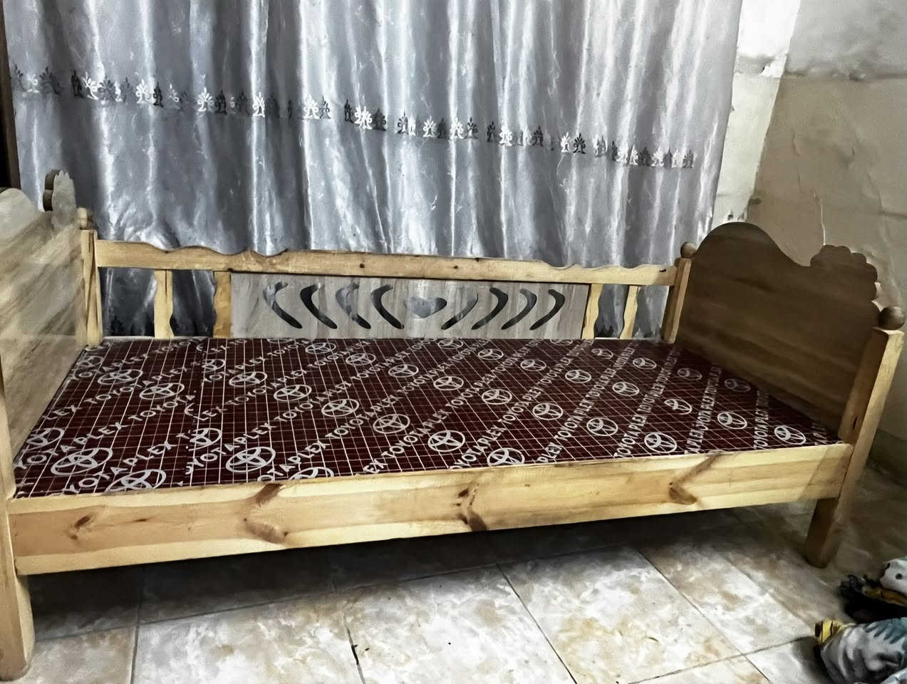 السلام عليكم 
للبيع جرباية نفر خشب بحالة جيدة 
القياسات 
الطول : 190 سم ( 77 انج )
العرض : 80 سم ( 5 انج )
الارتفاع : 30 سم ( 8 انج )
السعر :150 الف وقابل للتفاوض 
المكان: بابل / مهندسين الثانية


**إذا كنت صاحب هذا الإعلان وتريد حذفه لأي سبب، رجاءا أرسل رسالة إلى الدعم الفني**