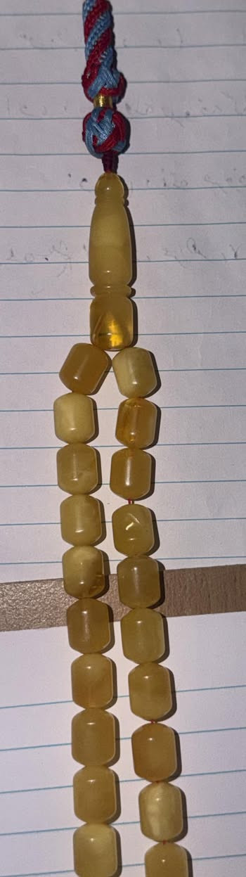 السلام عليكم
مسبحه من الكهرب البولوني الطبيعي السوبر بدايه تغليف الوزن 44 غرام عدد الحبات 45 حبه 

قياس الحبات 12.9*10.9

الكصه برميليه او كويتيه

المسبحه بالواقع جداً حلوه وبيها حبات منوصفه

السعر 8 دولار للغرام الواحد وبيها مجال

وتوصيل عندي مجاني لكل محافضات العراق

للعلم الكركوشه الي عليها حياكه يدويه بالكامل

للتواصل :***********
