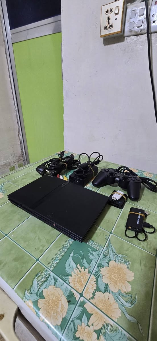 السلاام عليكم
بلي ستيشن [ تو ] يشتغل مهكر خزن بيه ٢٠ لعبه ويشتغل قرص  نضيف جدا جدا كامل ملحقاته العنوان ناصريه مركز بسعر ٥٠ وبيه مجال ***********
