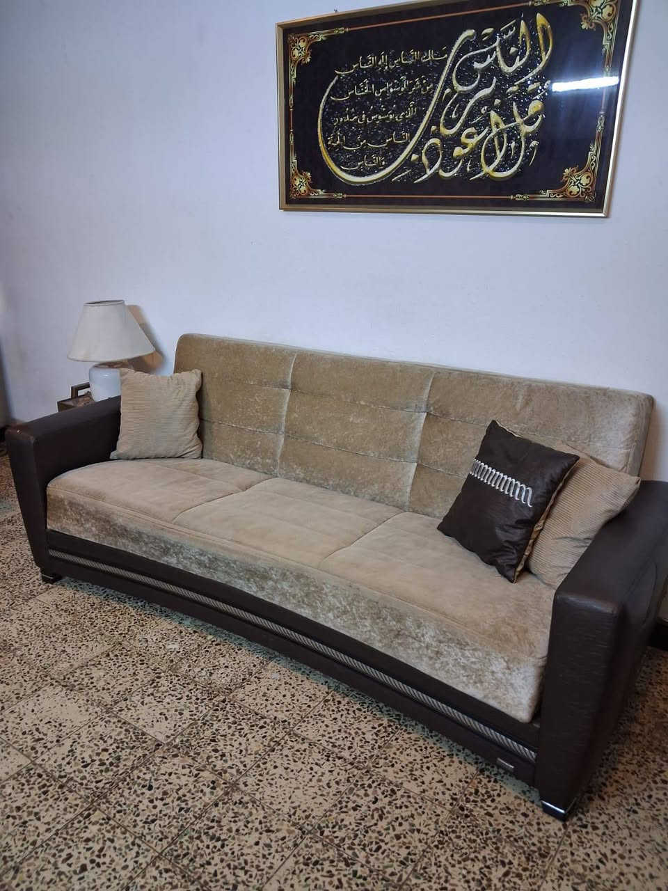 السلام عليكم
تخم قنفات ٨ مقاعد تركي سرير مخزن  مع زولية السعر ٥٠٠ الف 
ميز بلازمة سعر ٢٥ الف
تروبلين نطاطه اطفال السعر ٥٠ الف 
***********
