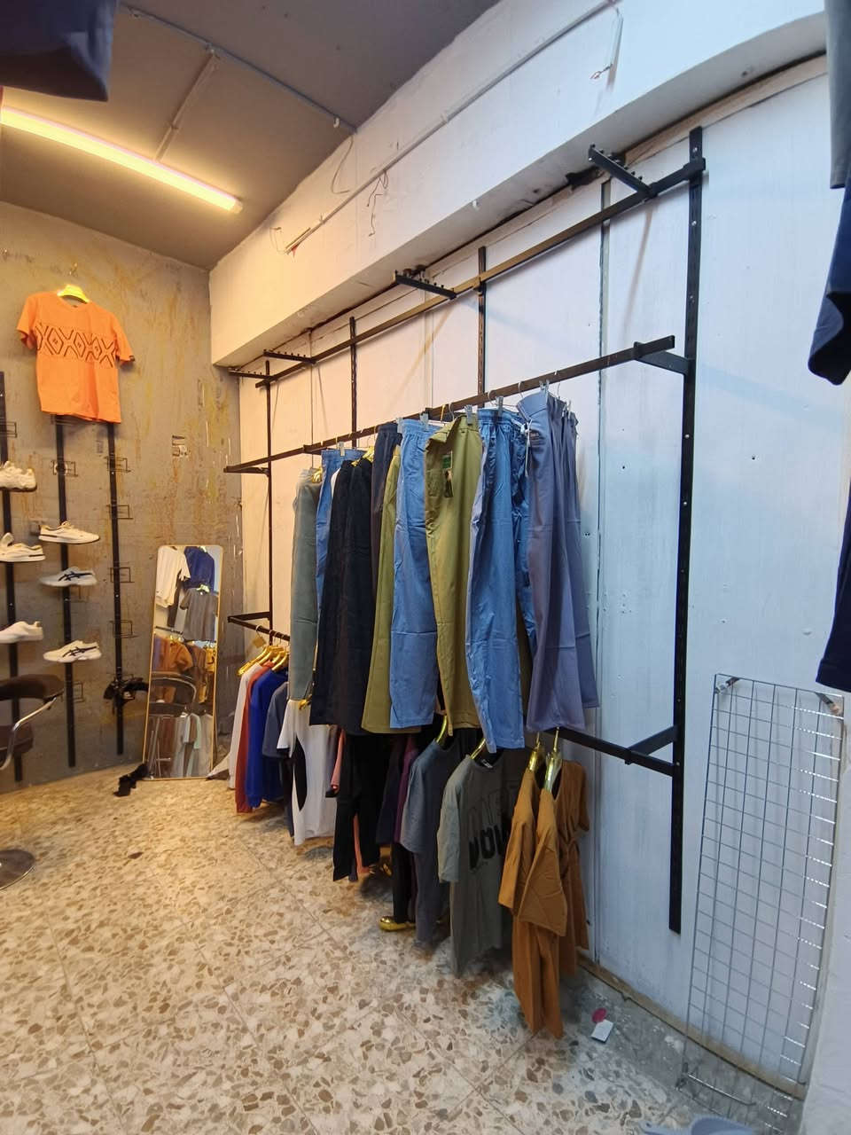 تصفيه محل ملابس البيع والستانات هم البيع وستانات الحذيه هم البيع والحذيه تعزيلن محل الي يحب يشتريهم يتفضل واتساب
***********
