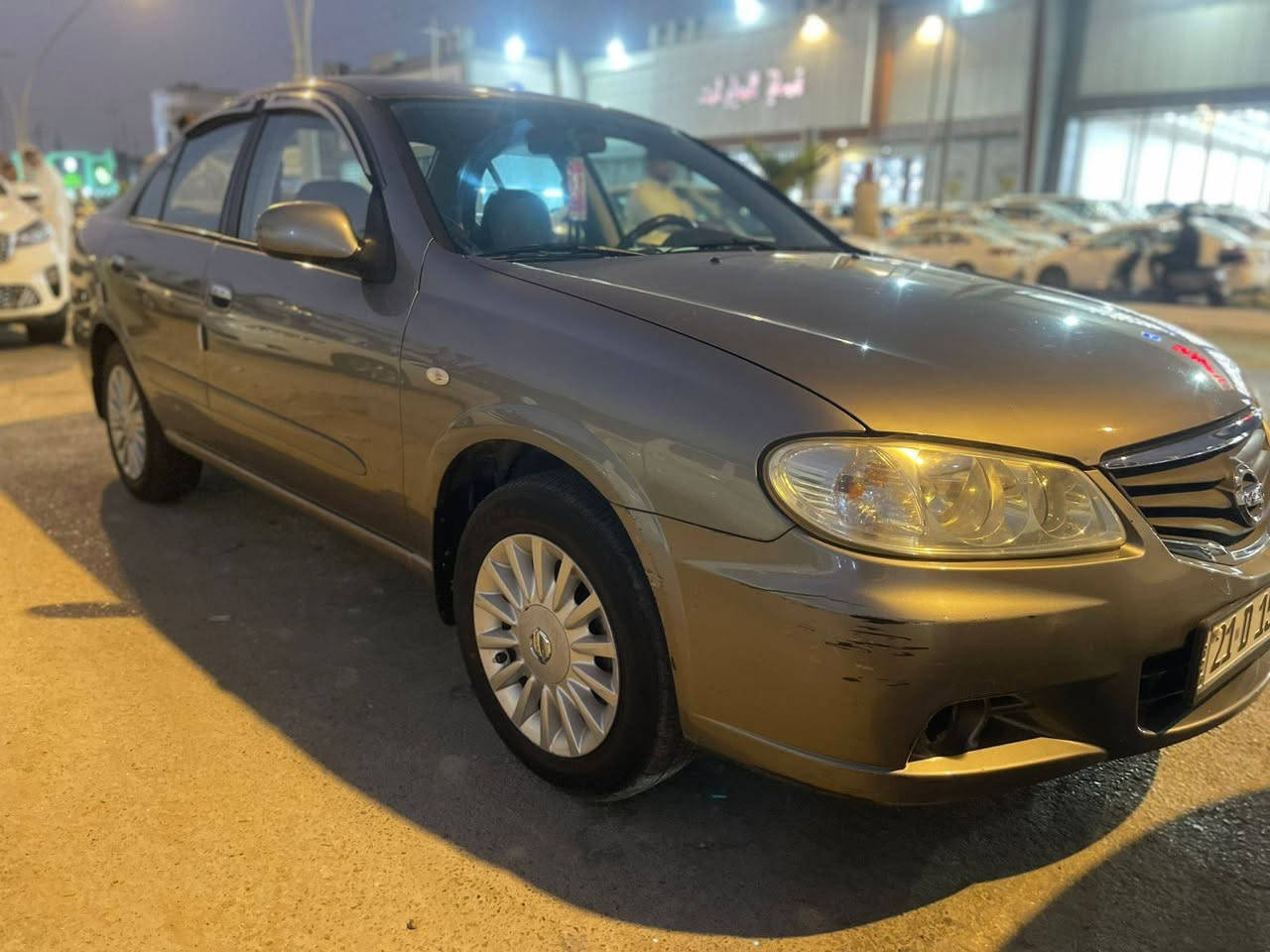 السلام عليكم للبيع نيسان سني ياباني وارد سعودي 2012 مكفوله من صبغ وفتح وتبديل وضربه بيه بارد جدا بسيط قبق الجنطه رقم شمالي دولي باسمي سنويه هزه سيارة كامل مواصفات محرك قبق اسود جام 4 كهرباء 
السيارة جديده بمعنى الكلمة 
السعر 110 ***********هذا رقمي
