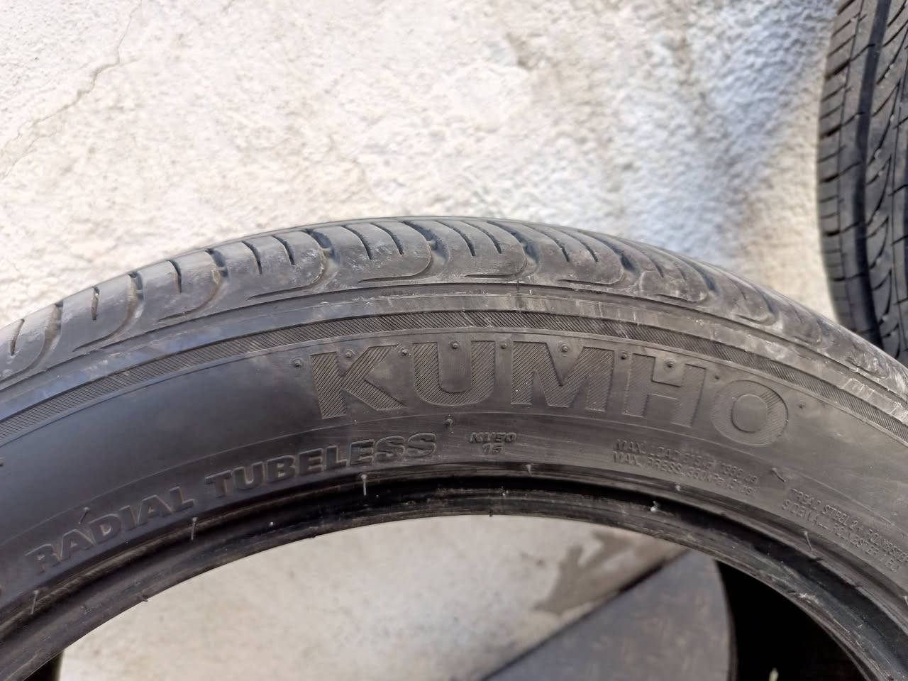 السلام عليكم زوج تايرات كومهو قياس ٢٢٥/٤٥/١٧ بلادي مال النترا ٢٥ اللي يجن وياها من امريكا  مستخدمات قليل اخو الجديد  انتاج نهايه ال٢٤ كل تك بي فتيله وحده صغيره بس وممأثرة السعر ٦٠ الف مكاني حي العامل قرب مول الحياة ***********
