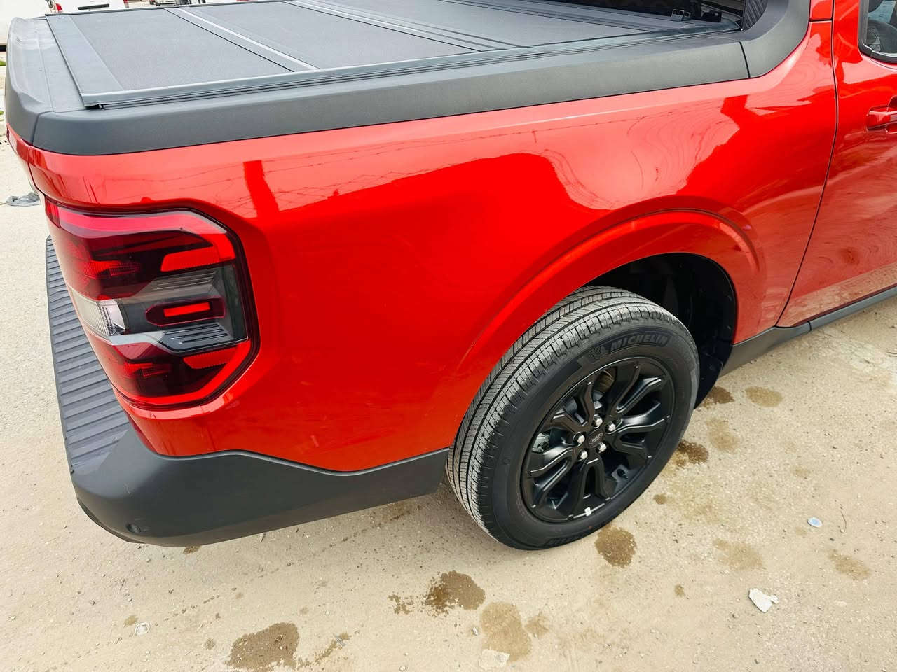 السلام عليكم فورد مافريك 2024 السيارة وضع الشركة ماشية 13 الف اخت الزيرو عنواني بغداد الاعلام سعرهة 205 / *********** وبيهة مجال بصيط
