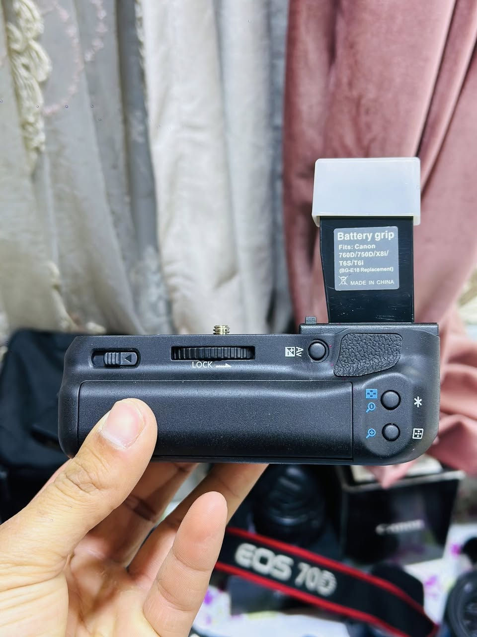 کرب کانون جديد لوك وياه بطاريات ثنين وشاحن 
يرهم ع كاميرات كانون 750d/760d
ب 30الف وتوصيل مجاني 
واتساب ***********
@إشارة
