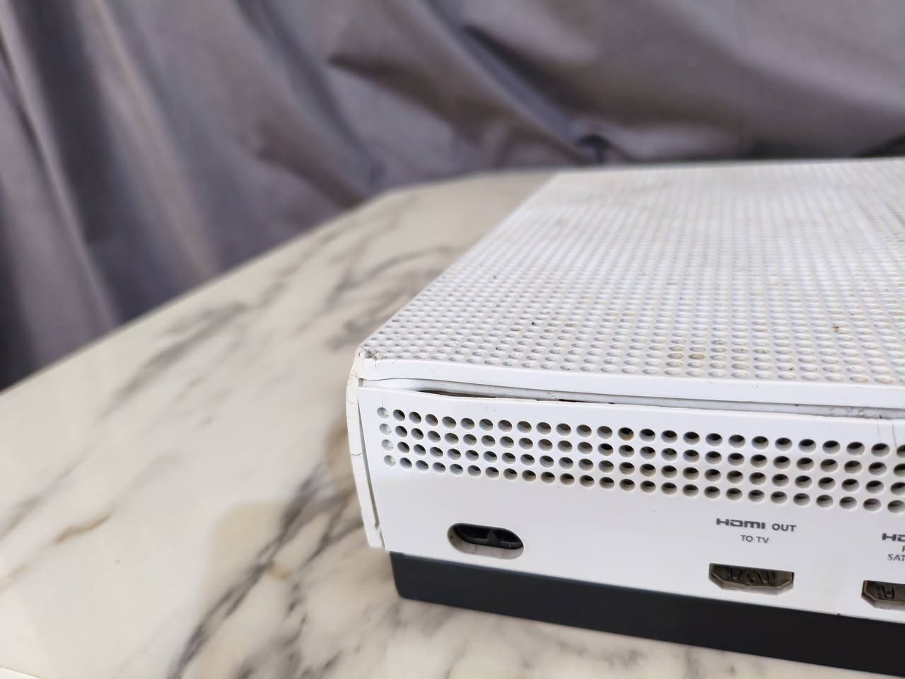 Xbox one s
الف غيغا بايت 

مع لعبتين قرص gta 5 

ولعبة star war's jedi داخل الجهاز 

يدة احترافية فقط ال Lt يضل مشكل 

والضربة الي بيه كما موضح بالصورة بسيطة وما مأثرة على الجهاز جهاز يخبل متروس العاب مجانية فوك 400 لعبة
السعر 185 وبيه مجال حك الجية 
الموقع نجف رقم الهاتف ***********
