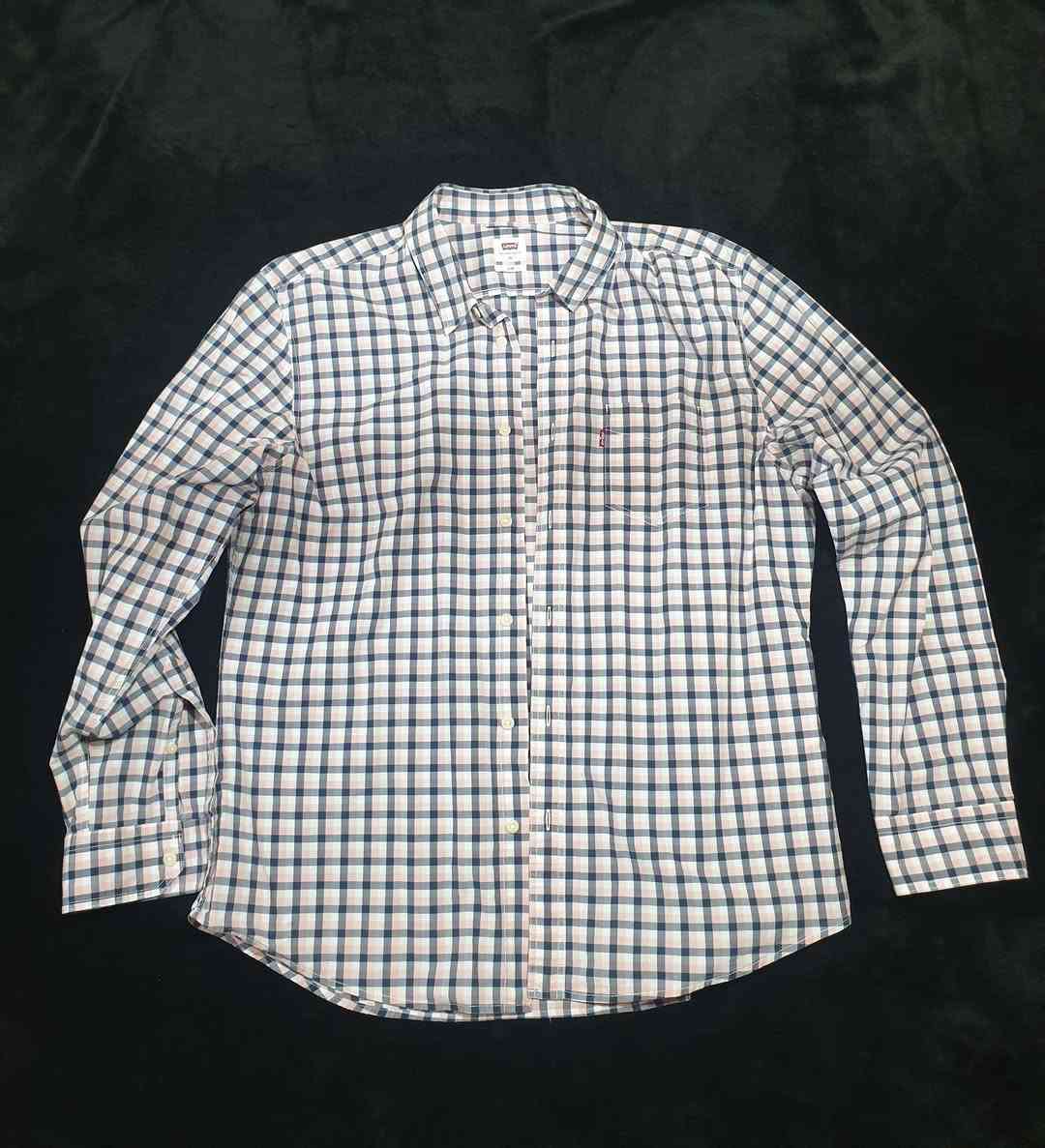 السلام عليكم جميعا...
قميص ليڤايز (( Levi's ))
اصلي وكالة الهند ..
بالة و نظافة 💯 %
تقفيلة حلوة و هادئة...
قياس لارج راهي
الطول 73 سم
طول الردن 63 سم
عرض الصدر 56
السعر 26 شامل التوصيل


**إذا كنت صاحب هذا الإعلان وتريد حذفه لأي سبب، رجاءا أرسل رسالة إلى الدعم الفني**