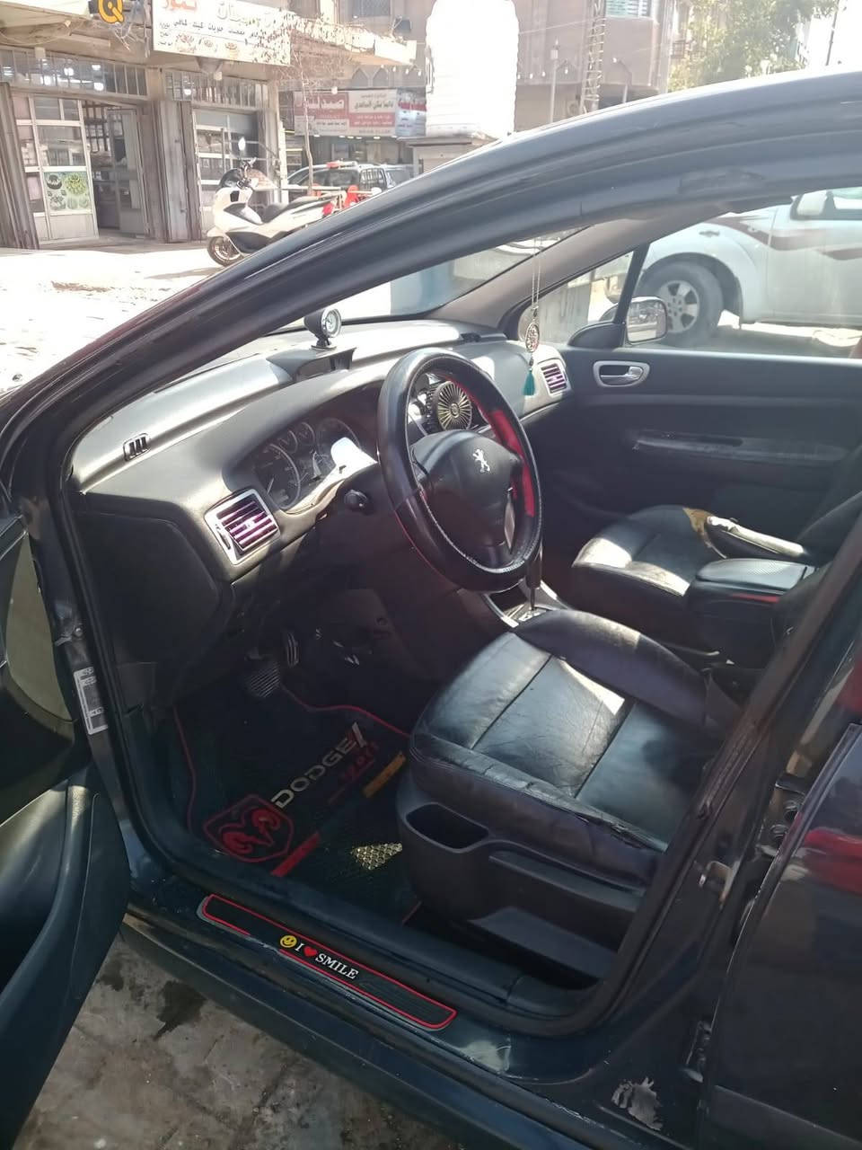 السلام عليكم _ للبيع
بيجو موديل 2006   _ 307  محرك 2000   كشنات جلد  جام 4 اوتوماتيك كهرباء شاشه تاب ... رقم بغداد بأسمي 
  سعر 53 ورقه 
 للتواصل اتصل عالرقم *********** مكان بغداد
