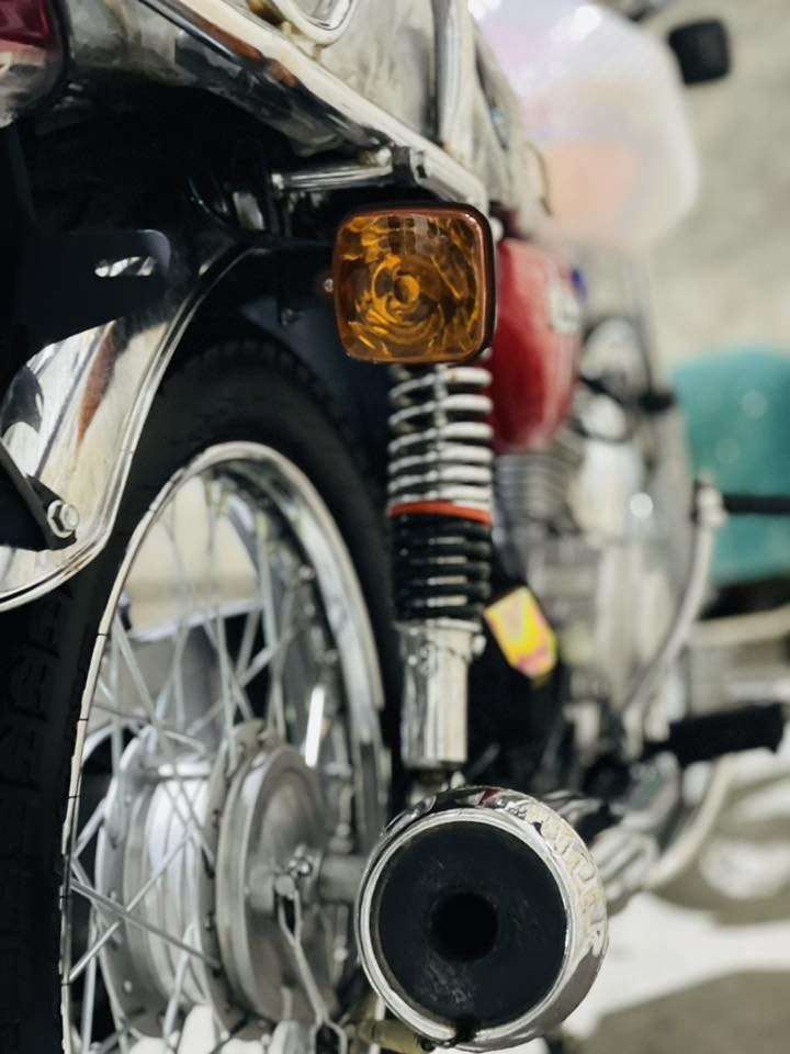 سلام عليكم
نامه امتياز امتياز موديل 25 
معمره اغلب غراضه اصلي شلامجه 
كهربائيات كله شغاله
سرعه معدل فول 
تجي تفحص وتشوف  
مكاني حله مسيب سده الهنديه
اتصال *********** موجود واتساب
