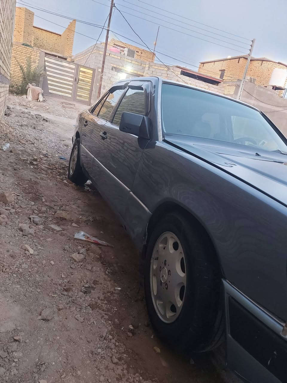 مرسيدس دب موديل 1990

مكينه بطة2500 ديلكو 
مكينه وكير جدد
حداديه امامي وخلفي جديده 
تخم تاير جديد 
سنتر لوك 
اريل كهرباء
غرفه جديده
كهربائيات شغاله كله
قواعد دبل بلاد شركة
مصبوغه عام بدون ضربه وخياس 
مكان السيارة ذي قار سوك الشيوخ 
للاستفسار ***********《السعر 45 وبيه مجال》
