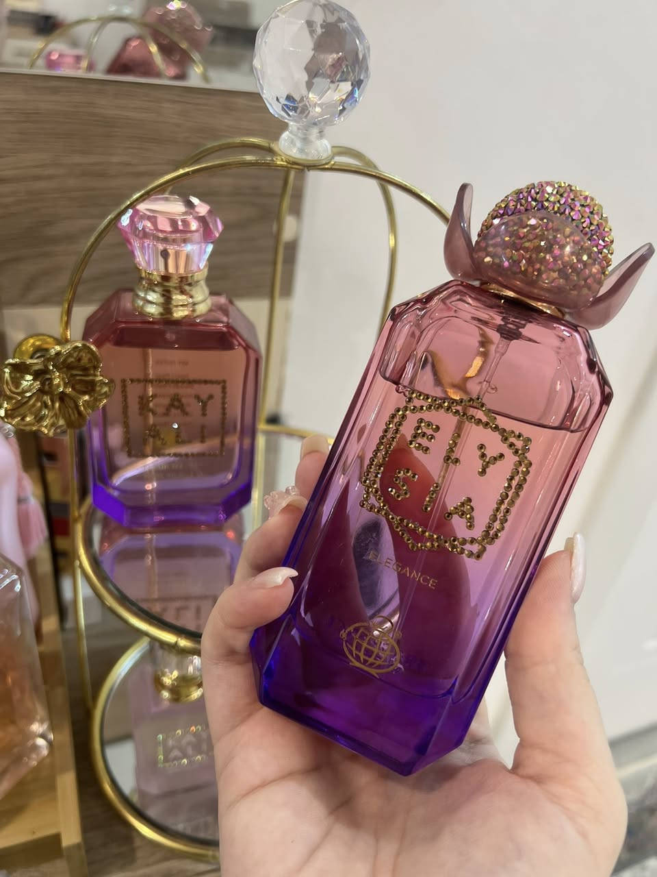 ✨ للبيع مجموعة عطور مميزة بحالة ممتازة ✨
🔸 Kayali Utopia Vanilla Coco (أصلي 100%)
تم استخدامه 3 رشّات فقط، بحالة شبه جديدة تمامًا
💰 السعر: 120 دولار

🔸 Kayali Fleur Majesty (حجم 10 مل - أصلي 100%)
و ليس مستخدما ابداً
💰 السعر: 45,000 دينار عراقي

🔸 Prada Paradoxe (نسخة Master Copy)
💰 السعر: 20,000 دينار عراقي

🔸 Delina - Parfums de Marly (نسخة Master Copy)
💰 السعر: 20,000 دينار عراقي

🔸 Elysa (بديل مطابق لعطر Kayali Fleur Majesty)
رائحة مطابقة بالضبط، مع ثبات وفوحان أعلى، استخدام خفيف جدًا كما هو موضح في العبوة
💰 السعر: 20,000 دينار عراقي

📌 جميع العطور بحالة ممتازة كما موضح
📩

🌸 فرصة رائعة للحصول على عطور فاخرة بأسعار مناسب


**إذا كنت صاحب هذا الإعلان وتريد حذفه لأي سبب، رجاءا أرسل رسالة إلى الدعم الفني**