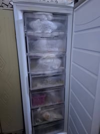 فريزر عمودي • شغاله • نظيفه