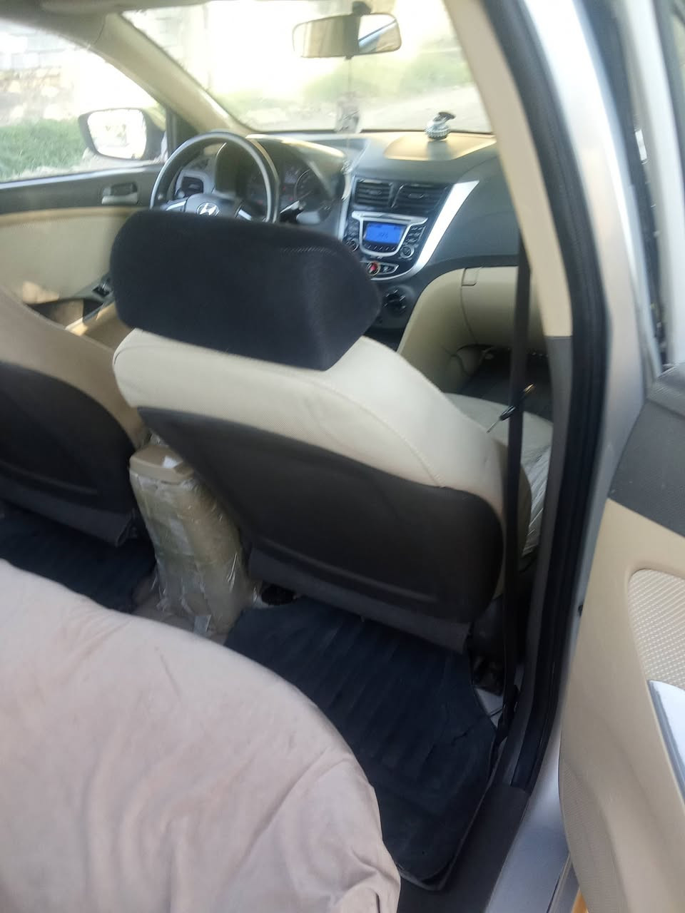 السلام عليكم اكسنت  موديل ٢٠١٥ مكينه ١٦٠٠ بيها جاملغ مبدل أمامي جهه العبري سعر٨٥ وبيها مجال.   ***********
