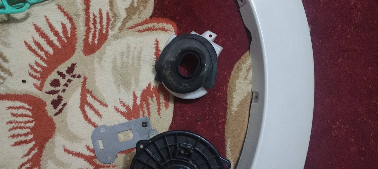 السلام عليكم اخوتي جناية الباجيرو عندي غراض معروضات لليحتاجهن اصليات وكلمن وسعرهة
١. فان اصلي تفصيخ بس بيه المروحة بيهة كسر بسيط او تكدر تبدلهة المروحة بس الماطور شغال بدون تصليح او فتح برغي ع بلاد الشركة
٢. هلال جاملغ خلفي ايمن اصلي تفصيخ بدون صبغ ولا رش ولا بوليش بيه شوية طخة موضحة بالصورة
٣. قاعدة دخول بوري التبريد اصلية تفصيخ سليمة بدون اي كسر او فطر او تصليح
.
.
الصور للأغراض الي ذكرتهن


**إذا كنت صاحب هذا الإعلان وتريد حذفه لأي سبب، رجاءا أرسل رسالة إلى الدعم الفني**