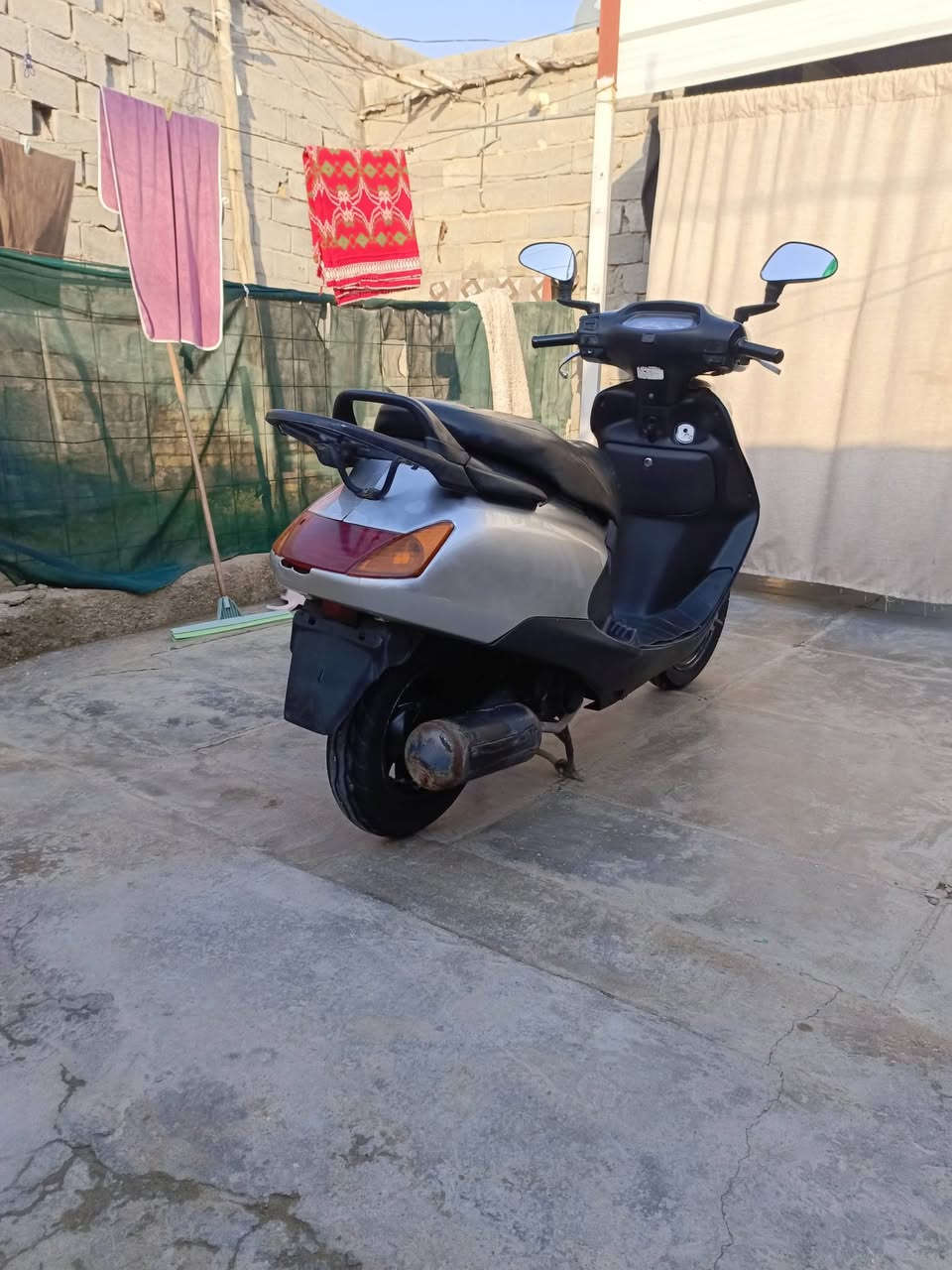 سلام عليكم  درجة سبيسي ياباني كفرات اصلي درجة صوت ناعم خرسه بل مشي خير من الله لا تنقص وله دخن نقصه بس باتري دك هندر وطلع وين ماتريد سعر475 و بيه مجال مكاني زورجات بحي جهاد رقمي ***********
