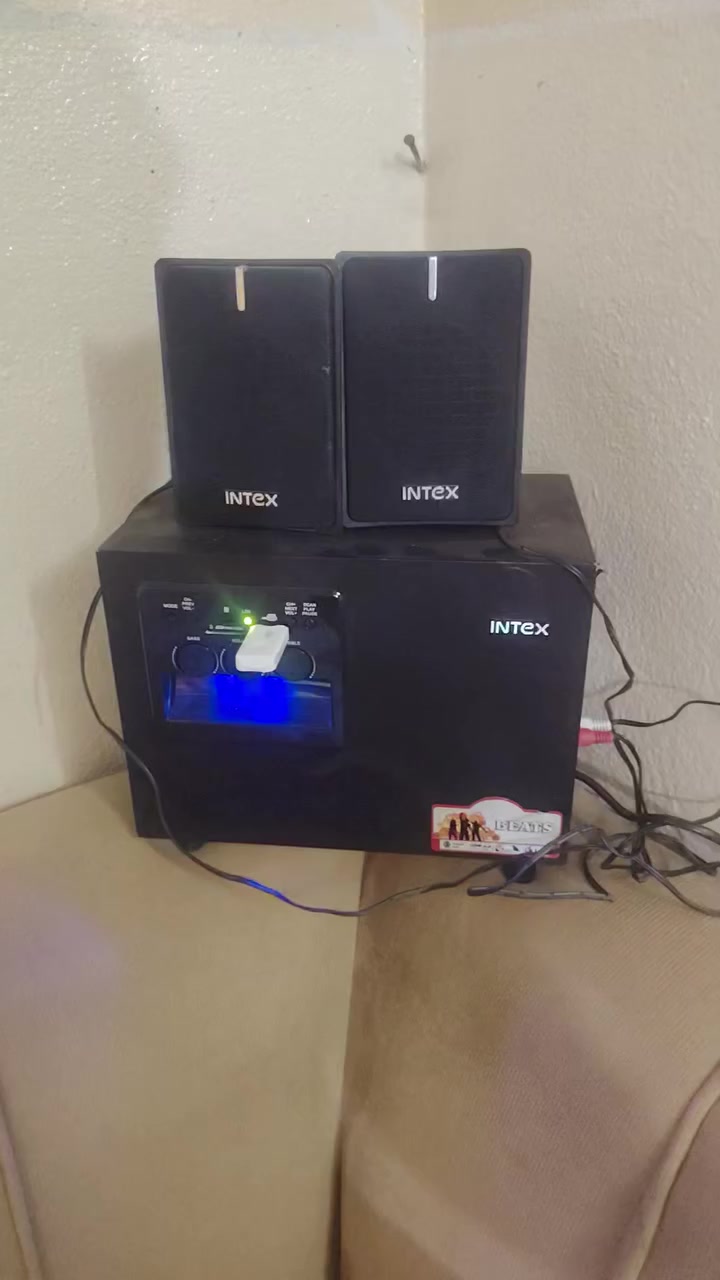 مضخم للبيع صوتو فول ماشاء الله 
بلاتوث خارجي يشتغل فقط كهرب 
السعر 35
مكاني موصل ايسر حي الانتصار 
*********** واتساب
