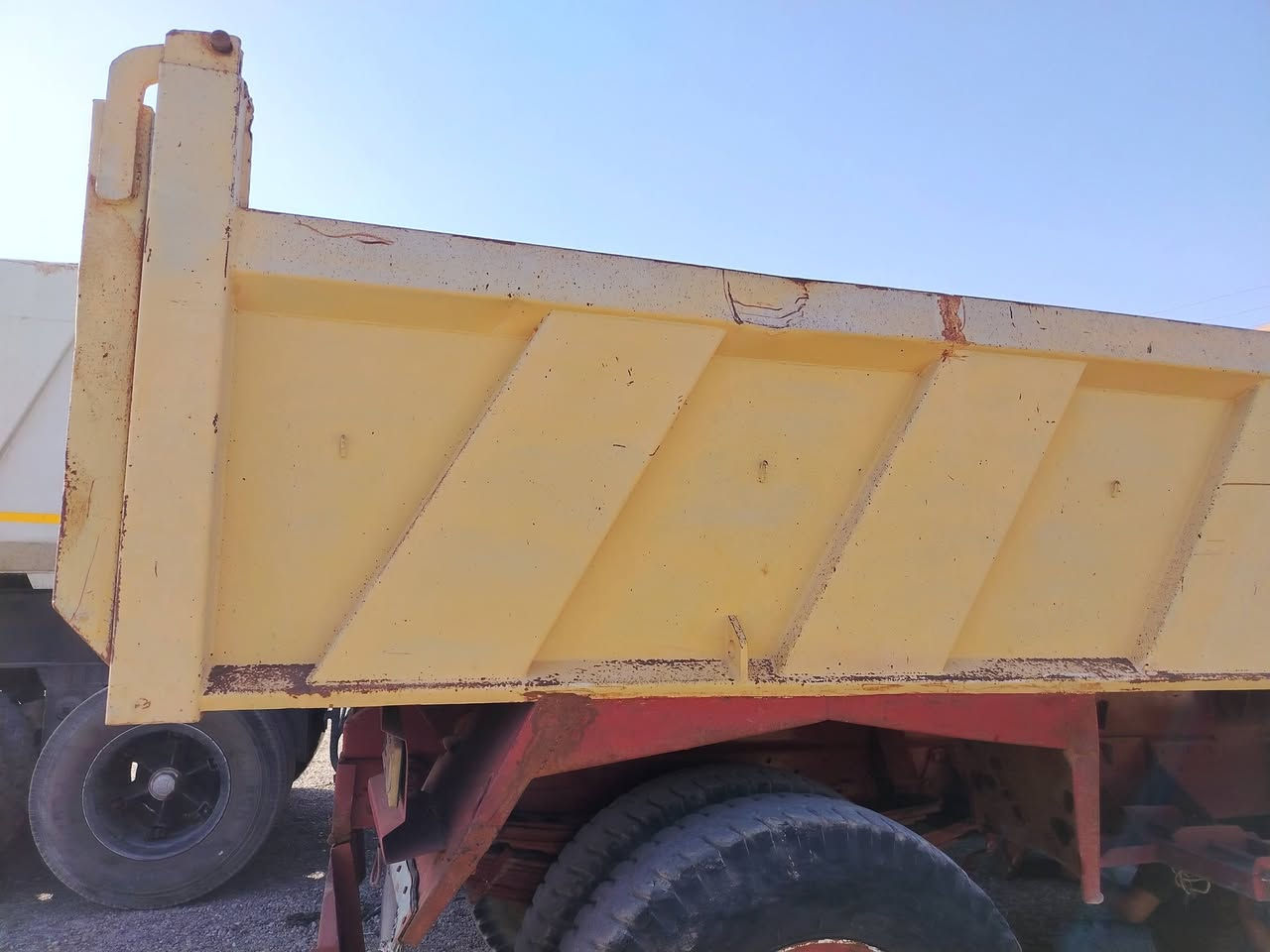 السلام عليكم بدي اقجم مايلر للبيع عمل جك تركي السعر(3) مليون او بيه مجال تلفون (***********)
