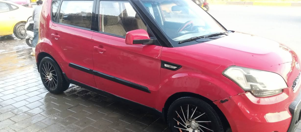 السلام عليكم
كيا صول خليحي 
موديل 2011
محرك وكير مكفولات حجم المحرك 1600 الي يجي بلسيراتو او الانترا تخم تاير جديد بيهه الجاملغ عكس السائق مصبوغ وبيهه طخات خفيفه تحويلهه بسم المشتري مباشر السعر 90 وبيهه مجال مكان السياره بغداد حي اور ***********
