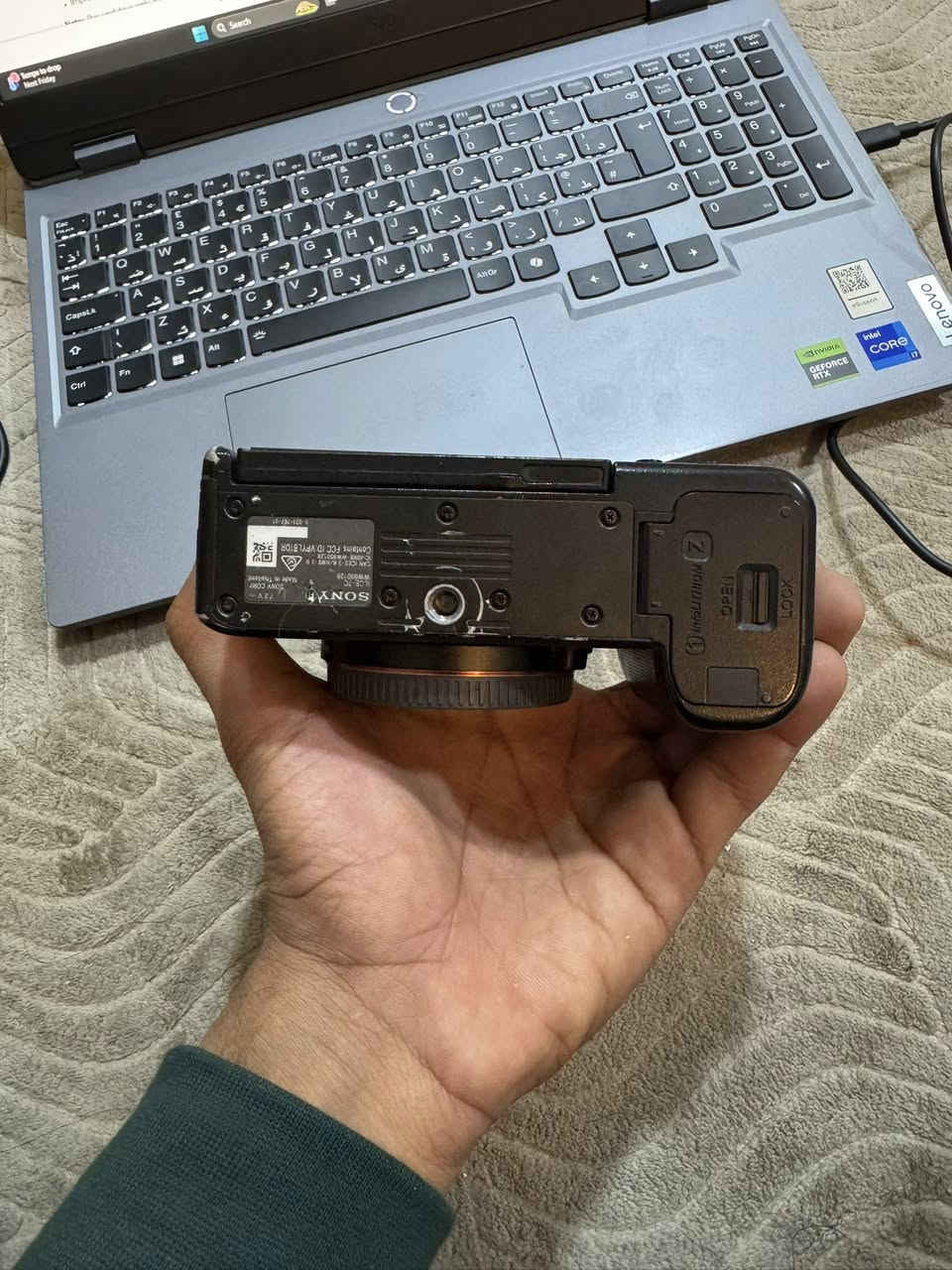 سوني a7c الكامرة كلش نضيفة وجديدة ملحقات كارتونه وبطارية شترها 35 k
فقط بدي السعر مليون و١٥٠ الف وبيها مجال 
مكانها بغداد او صويرة 
***********
