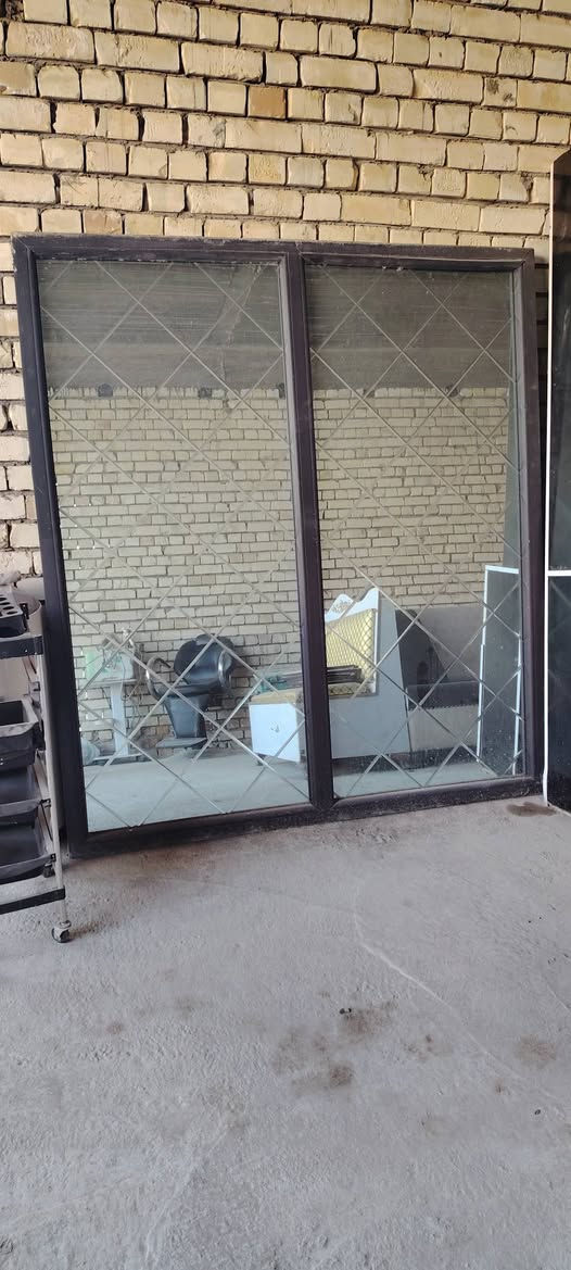 كرسي حلاقه معه مرايا معه قاطع شغالات مكان بابل مدينه القاسم //*********** //***********
