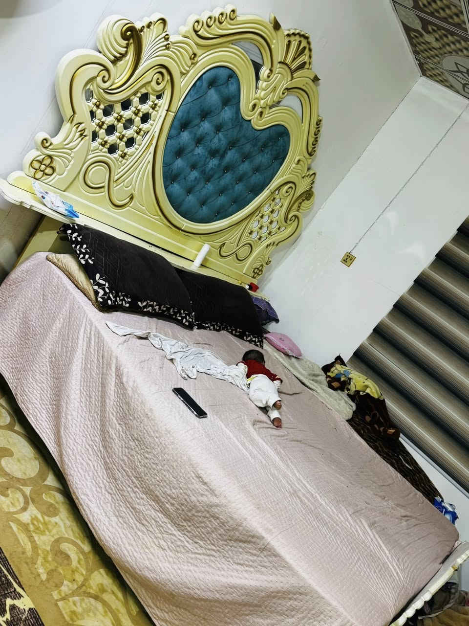 سلام عليكم غرفه تسكام عراقي قبل سنتين سكمته 8 بوب خشب كله مملي وكامل ملحقاته ونضيفه بدون كسر اي شي مشتري ب2750. حالين ابيع بمليون  ***********
