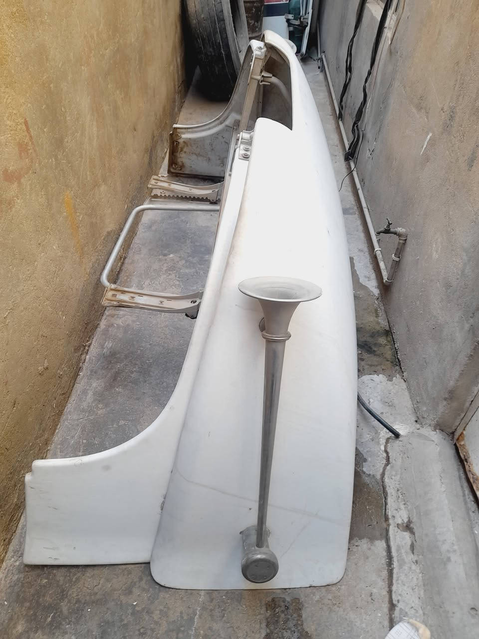 للبيع كاسحه وزعانف ‎***********
