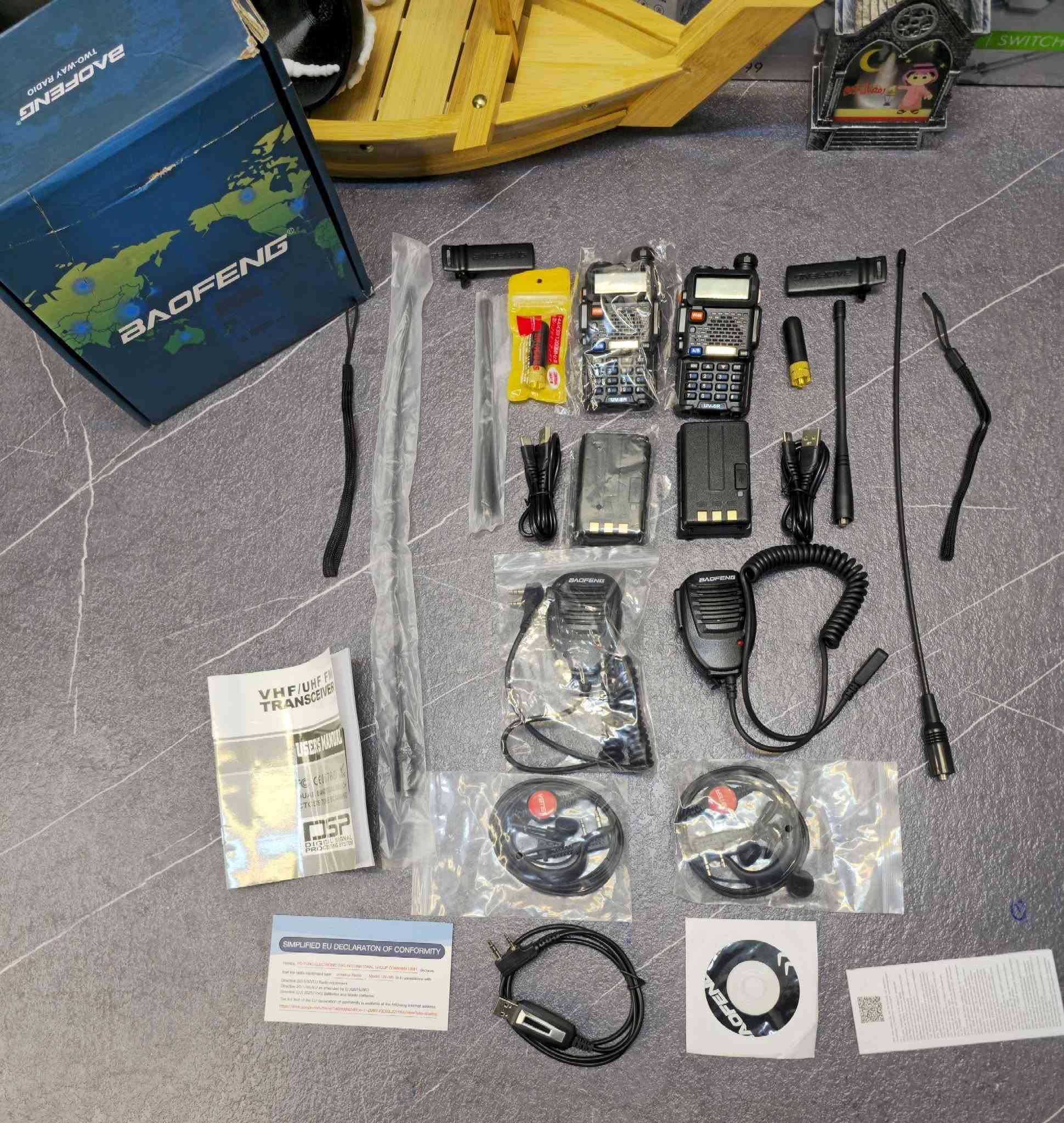 مزاد أعلى سعر ابيع 

جهاز الاتصال اللاسلكي Baofeng UV-5R، وهو جهاز إرسال واستقبال محمول يتميز بالتالي:
نطاقات التردد: يعمل على نطاقات VHF (136-174 ميجاهرتز) و UHF (400-520 ميجاهرتز) للإرسال والاستقبال، بالإضافة إلى استقبال راديو FM التجاري (65-108 ميجاهرتز). 
الطاقة: تبلغ قدرته الإخراجية 4 واط أو 1 واط قابلة للبرمجة. 
القنوات: يحتوي على 128 قناة ذاكرة قابلة للبرمجة. 
المميزات: يتميز بخاصية المراقبة المزدوجة (Dual watch) وحفظ البطارية وقفل لوحة المفاتيح

للاستفسار، يرجى التواصل عبر الاتصال أو الواتساب على الرقم ***********.
