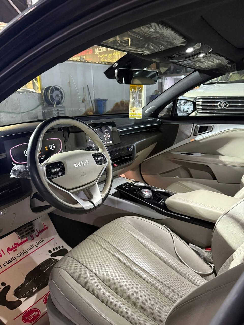 كيا K8 2023 فول مواصفات
خليجي وكالة نم بدون صبغ لون فيلي 
ماشية: 28,000 كم
فول مواصفات / فول أوبشن (كاميرا 360، شاشة كبيرة، تحكم على المنحدرات، مراقبة النقطة العمياء، تهوية وتدفئة المقاعد، بصمة وتشغيل ذكي، شاحن لاسلكي، أندرويد أوتو وأبل كاربلاي…) 

حالة ممتازة جداً
الموقع: (بغداد)

رقم صاحب السيارة 
***********
