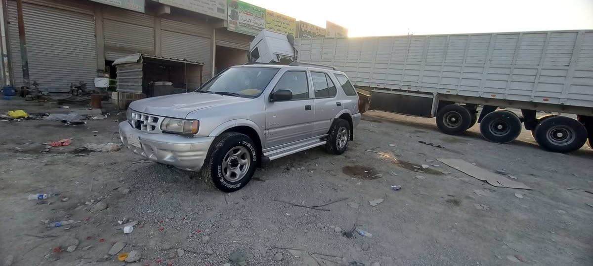 من رخص الادمن ازوزة رديو موديل 2000سياره كير محرك 2500تحويره حلوه محرك جديد كير  هم جديد تبريد شغال كهربائيات كلها شغال والحمدلله تخم تاير حلوات صدر امامي خلفي كلش زينات تخم دبل جديد اصلي اني شديته مسجل ضو داخلي ابطاين كلها ابلاد وشرط النظافه 99% بيها شباك مكسور وتك مازده غيرهن ماكو اي نقص سعر ٦٣ أبو غريب ***********   تعليقات مااجاوب خاص مفتوح واتصال مفتوح ملاحضه ترايش السياره شديتهن جان بيهن شخوط وصبغتهن
