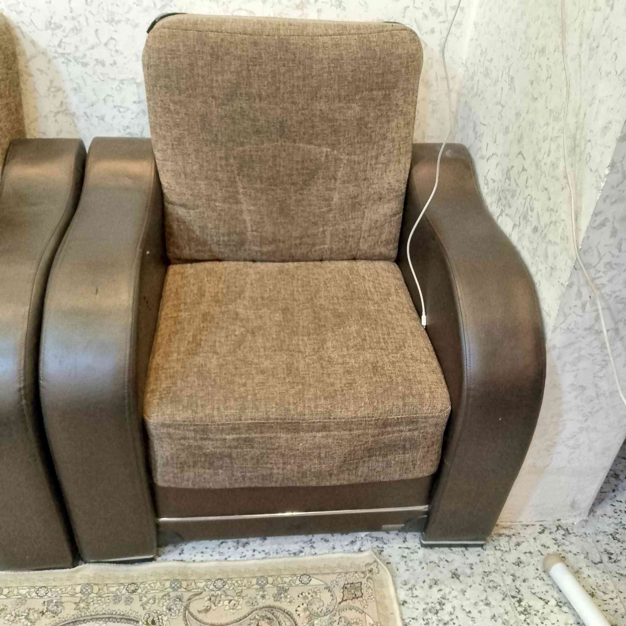 سلام عليكم بيع تخم قنفات تركي ابو سرير عشره مقاعد عنوان حي العسكري سعره 250 وبي مجال
توصل مع هذا رقم ***********
