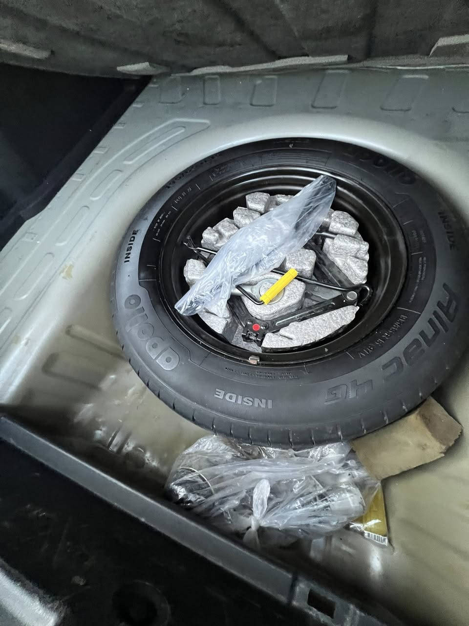 شۆفرلێت ئاڤیۆ بۆفرۆشت،مۆدیل 2018گێڕ تۆماتیك و عادی گێڕومەكینە و هەمووگیانی بەشەرتە چووارجام كارەبا ئەیبیئێس سوكان ڤۆلیۆم شاشە ئایپات موواسەفات ئەمریكیە سەیارەكە ، ١٤٨هەزار ڕۆیشتووە،نرخی85$ و تۆزێك مەجال 
ژمارە مۆبایل ***********
