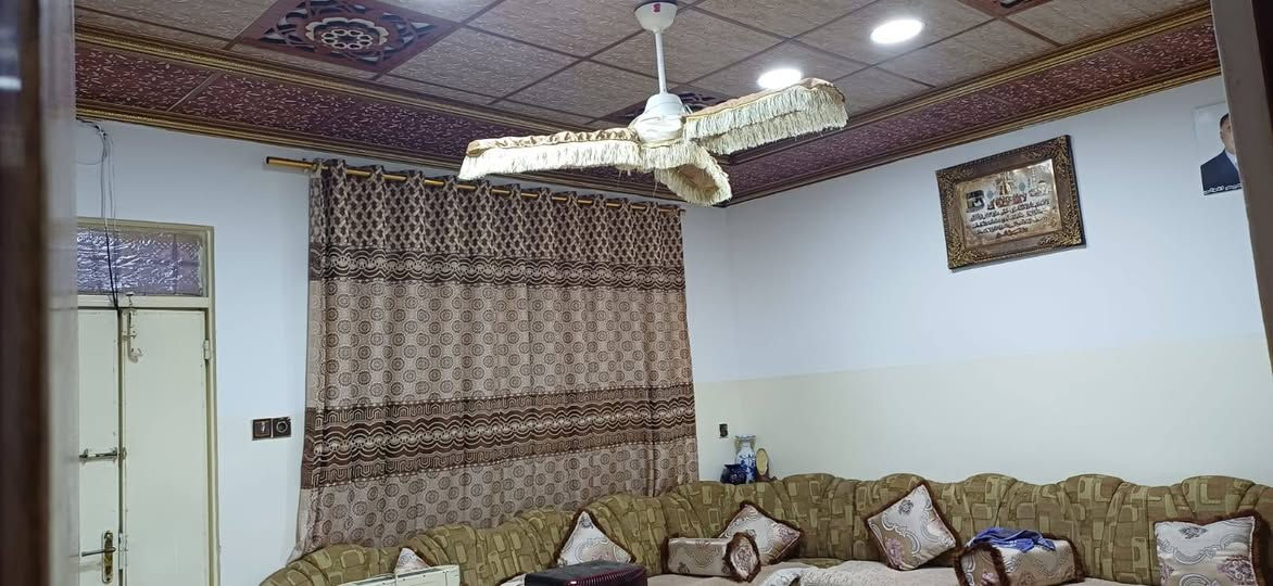 دار ركن للبيع في حي الاعلام  طابق ونص ملك صرف على ثلاث شوارع مساحته ١٥٠م مربع بناء نظيف
ط١/غرفتين نوم وهول واستقبال ومطبخ وصحيات وثلاث مناور وكراج
ط٢/ثلاث غرف نوم وهول وسطحين ناصي وسطح عالي
للإستفسار الاتصال بالأرقام التاليه حصرا من الساعه١١ صباحا حتى الساعه ١١ مساءا
***********
***********
