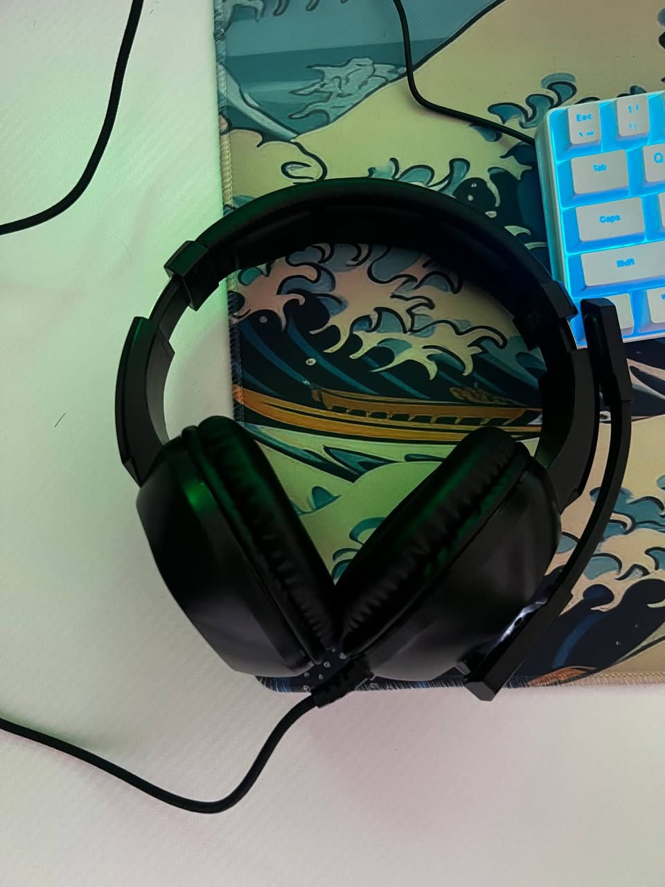 Pc مستخدم 6 اشهر  نضيف جداً
المواصفات 

 المعالج R5 5500 
 المذربورد M.b b450m asus
Ram 16 3200mhz
 كرت الشاشة Rtx 4060 8gb
 الهارد الاساسيM.2 1T 
هارد اضافي ميكانيكي واحد تيرا
 الباورسبلاي P.s 600w deepcool
الشاشة msi حجم 27 ips (180 HZ)
Case mass m12 ابيض
يجي وياه ماوس كيمنك 18000dp 
كيبورد كيمنك
جويستك مال بلي فور
هيدست و كذلك سبيكرات
قطعة بلوتوث
و كذلك UPS 
و ماوس باد اصلي 
السعر مليون و 700 و بيها مجال بسيط
مكاني البصرة و هذا رقمي ***********
