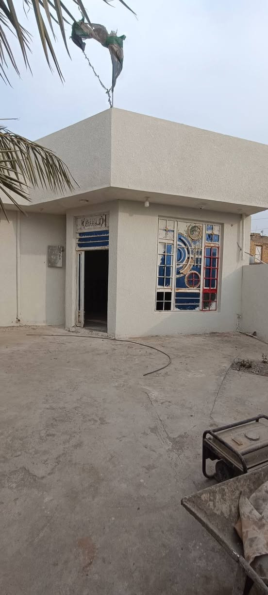 سلام عليكم دار للبيع مساحه 300شارع نفط قرفتين صاله جبيره ستقبال مطبخ جبير بناء حديث مي كهرباء جاهز ***********/ ***********. سعر اتصال
