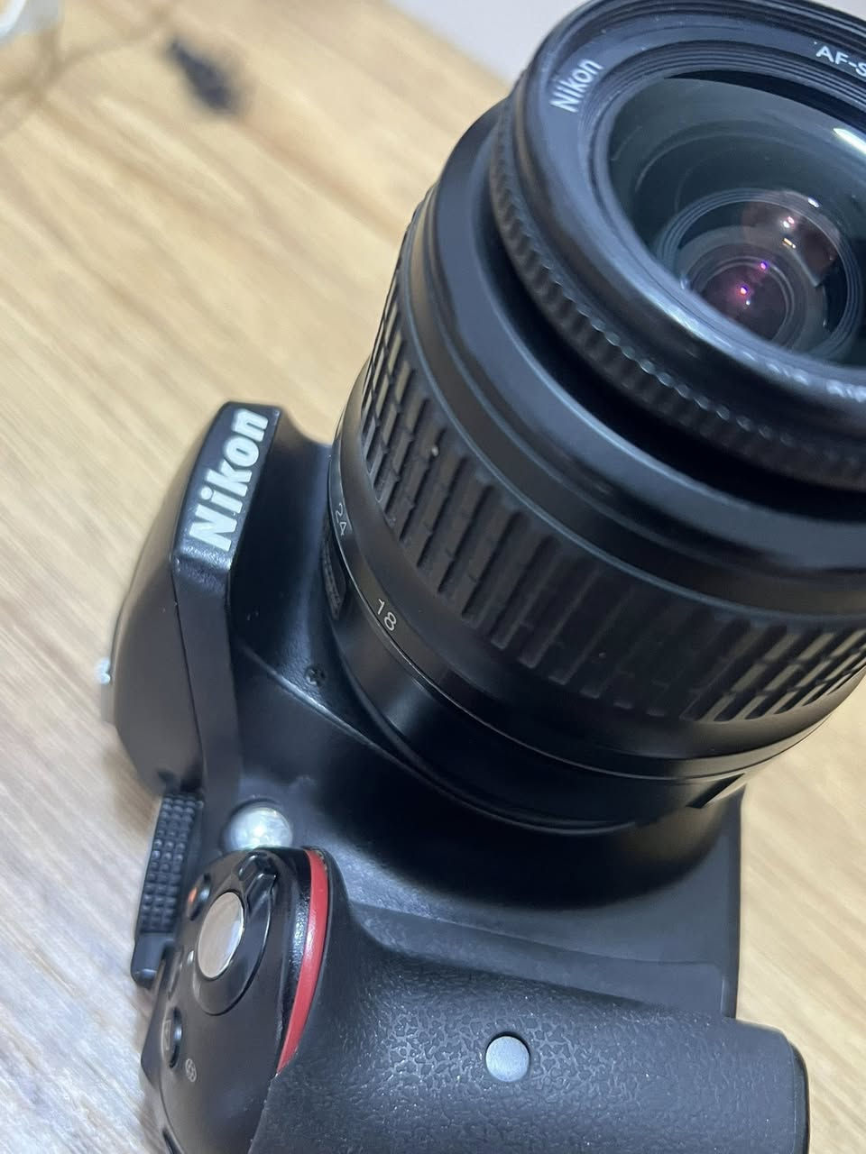 كاميرا نيكون D5300 احترافية  واللي يحب جودة عالية بدون تعقيد.
السعر خاص 

 صورة نقية، ألوان واقعية، وأداء قوي في الإضاءة المختلفة

مواصفاتها 

دقتها • 24.2MP APS-C

• فيديو Full HD 1080p

• شاشة متحركة 3.2”

• تركيز تلقائي 39 نقطة ثنائي البكسل 

• ISO عالي للتصوير الليلي

• تصوير متواصل 5fps

• واي فاي + GPS

✔️برنامج تعديل داخلي 

✔️تصوير فائق الدقه HDR

✔️فلاش مدمج 

منافذ للمايك ولل hdmi✔️


**إذا كنت صاحب هذا الإعلان وتريد حذفه لأي سبب، رجاءا أرسل رسالة إلى الدعم الفني**