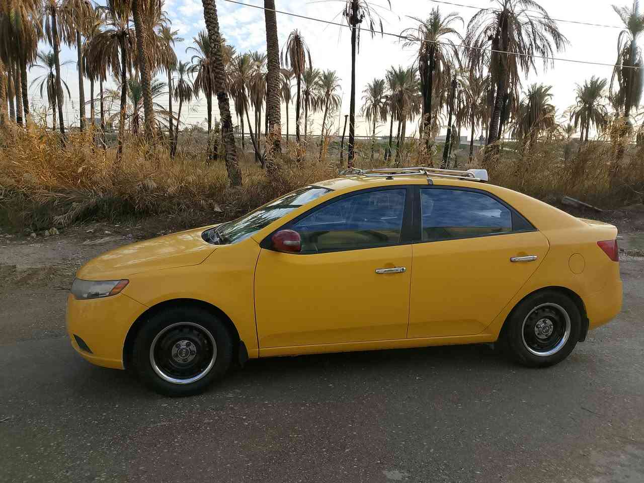 سلام عليكم فورتي ٢٠١٠للبيع سيارة كعدتها حلوة كهربائيه كاملة حدادية تبريد تدفئة كاملات تخم تاير جديد مكينة كير خير من الله بكانهة ديالى  السعر ٨٠ وبيه مجال ***********
