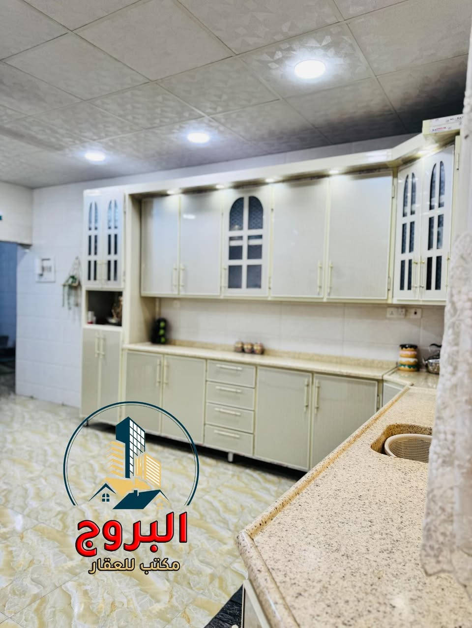 ✅ للبيع عقار مميز في الدورة  منطقة ابودشير ✅
     (مربع الضغط / شارع خط العلوة)

• يعلن مكتب البروج للعقار عن عرض عقار سكني
(حديث درجة أولئ ) جاهز لسكن الفوري او للاستثمار 

🚨 تفاصيل : العقار 
• المساحة الكلية: 200م
• الأبعاد: واجهة 10م × نزال 20م   (تصميم رائع).
• طابق ونصف.
• الملكية: طـــــــــــابو  ملك  صـــــــــــرف

✨ الطابق الأول:
• مدخلين منفصلين (خصوصية تامة).
• كراج واسع 
• صالة ضيوف  (بمساحة واسعة)
• هول داخلي واسع.
• مطبخ بنظام (حار/بارد)
• غرفة نوم عدد (1)
• مناور للتهوية  والإضاءة  
• مجموعة صحيات.

✨ الطابق الثاني:
• غرف النوم عدد (2).
•  صحيات عدد (1)  + سطح واسع.
• حولي 

💰 للحصول على السعر والتفاصيل الإضافية:
يرجى كتابة الرقم ( 1 ) في التعليقات، 
وسيتم تزويدكم بكافة التفاصيل عبر رسالة خاصة 📩.

(ملاحظة: التعامل والتفاوض يتم مع صاحب العقار حصراً).

🛑 إذا لم يكن هذا العقار هو ما تبحث عنه، فلدينا تشكيلة واسعة من المنازل والأراضي التي تلبي كافة الأذواق .

           📞 للاستفسار والمزيد من المعلومات
يرجى التواصل معنا: رقم الهاتف: ***********

✨مكتب البروج للعقار - اختيارك الموثوق لمنزل العمر.

#دمتم__في__رعاية__الله

