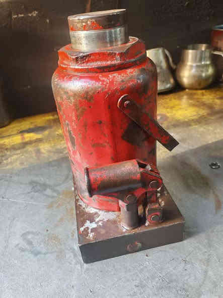 جك يدوي 50 طن صيني  مؤسسة باب اول  اخو الجديد  الجك مجفت تجفيت عام  مع ضمان  شهرين  صيانه  العنوان باب الشيخ خلف كراج النهضة ***********  يوجد خدمت توصيل لجميع المحافظات بغداد
