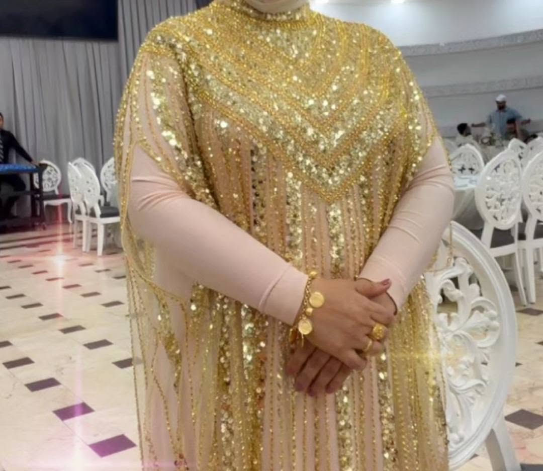 فساتين مستعمله مره وحده نظيفات جدا  للبيع للتواصل وات ساب ***********
