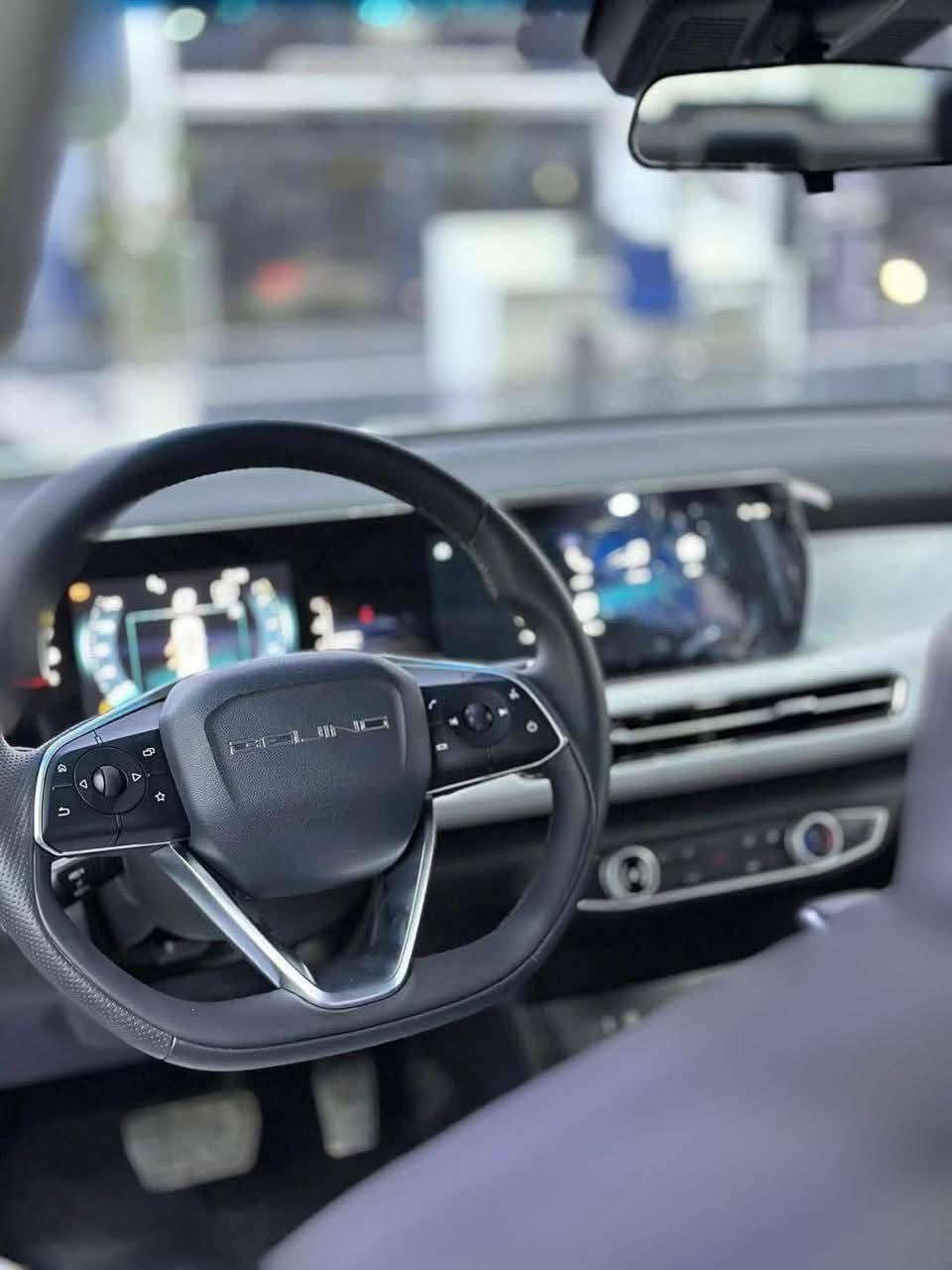 السلام عليكم سيارة بايك u5 صيني لون ابيض زيرمامشيه موديل 2026 سياره حره تتحول باسمك  السعر 150 وبيه مجال لان من الشركة نقد 165 ورقة رقم موبايل ***********
