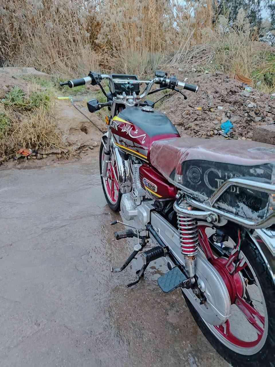 السلام عليكم للبيع دراجة سونلك مكينة150 2023الدراجة خير من الله كهربائيّات كلها شغالة اشاير تايرات انضاف مكينة خير من مامفتوحة ابلاد 
باتري جديد الدراجة نكرة سلف 
الدراجة نقصهة اشاير خلفية فقط 
اوراق ورقة كرتونية اصولية السعر 575اوبيهة مجال 
رقم. ***********
عنوان. ديالى الوجيهية
