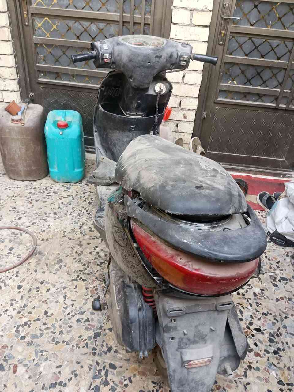 للبيع متروكة عطلها بلكهربائيات ماعرف شنو بالضبط اريدها ب 150
***********
