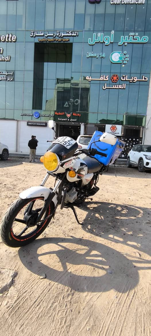 بوكسر للبيع ٢٠٢٢ رقم بغداد انكليزي
اليوم جفتتها غراض جبتلها شركة وعلى ايدي إدامة كاملة 
نظيفة كلش السعر ١٨٥٠ وبيها مجال كلش بسيط مكاني بغداد الحرية *********** بي واتساب اتصل و ادلل
